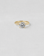 Brilliant Cut Tapered Engagement Ring — Yellow gold