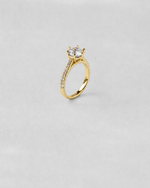 Tapered Pavé Round Cut Engagement Ring — Yellow gold