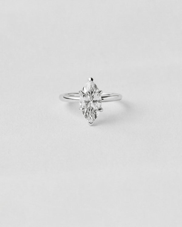 Marquise-solitär förlovningsring